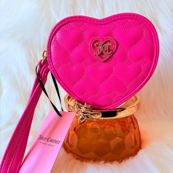 🩷🩷JUICY COUTURE QUILTED HEART SHAPE COIN PURSE🩷🩷 - Picture 1 of 6